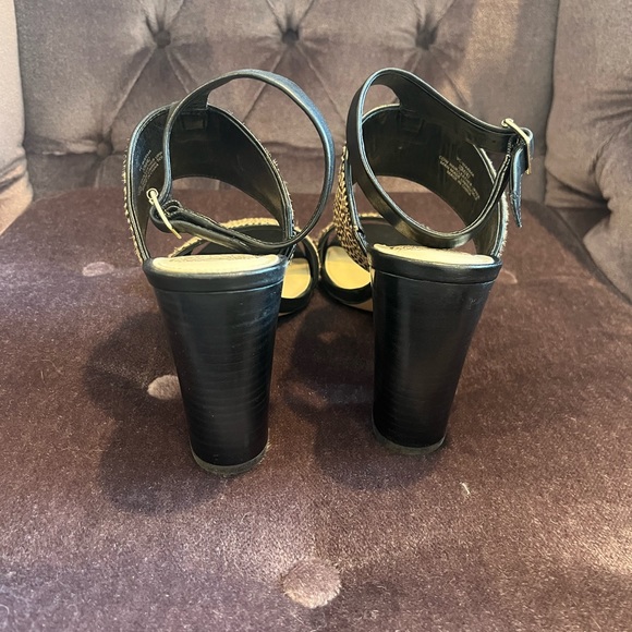 Vince Camuto sandals with 3.5” block heel. - Picture 5 of 6